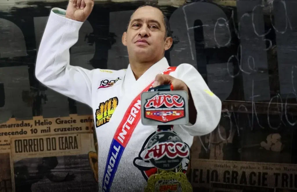 Rodrigo Granola de kimono, com medalhas de competição